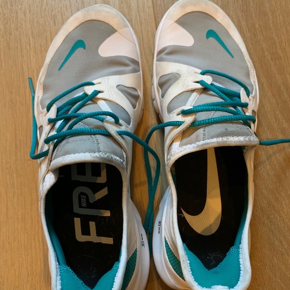 Nike Shoes - Nike Free 8.5